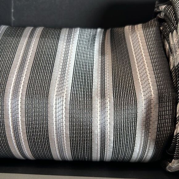 Alexander Julian colors gray striped tie and pocket square set NWOT - Picture 3 of 6